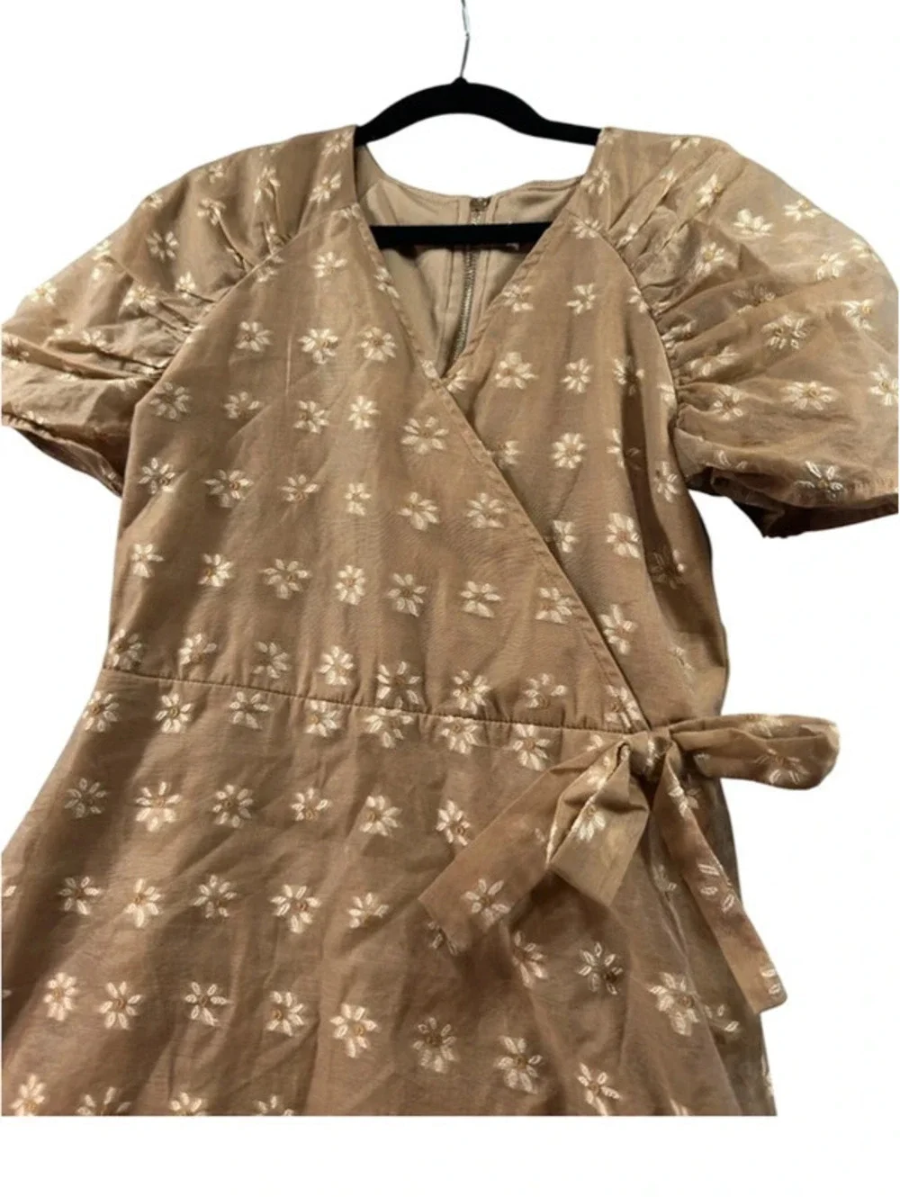 GB by Gianni Bini Beige Floral Puff Sleeve Wrap Dress Size 10 E0086